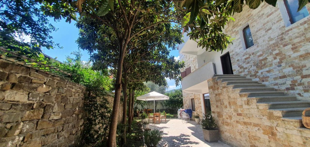Xho'S Forest Guest House เบราท ภายนอก รูปภาพ